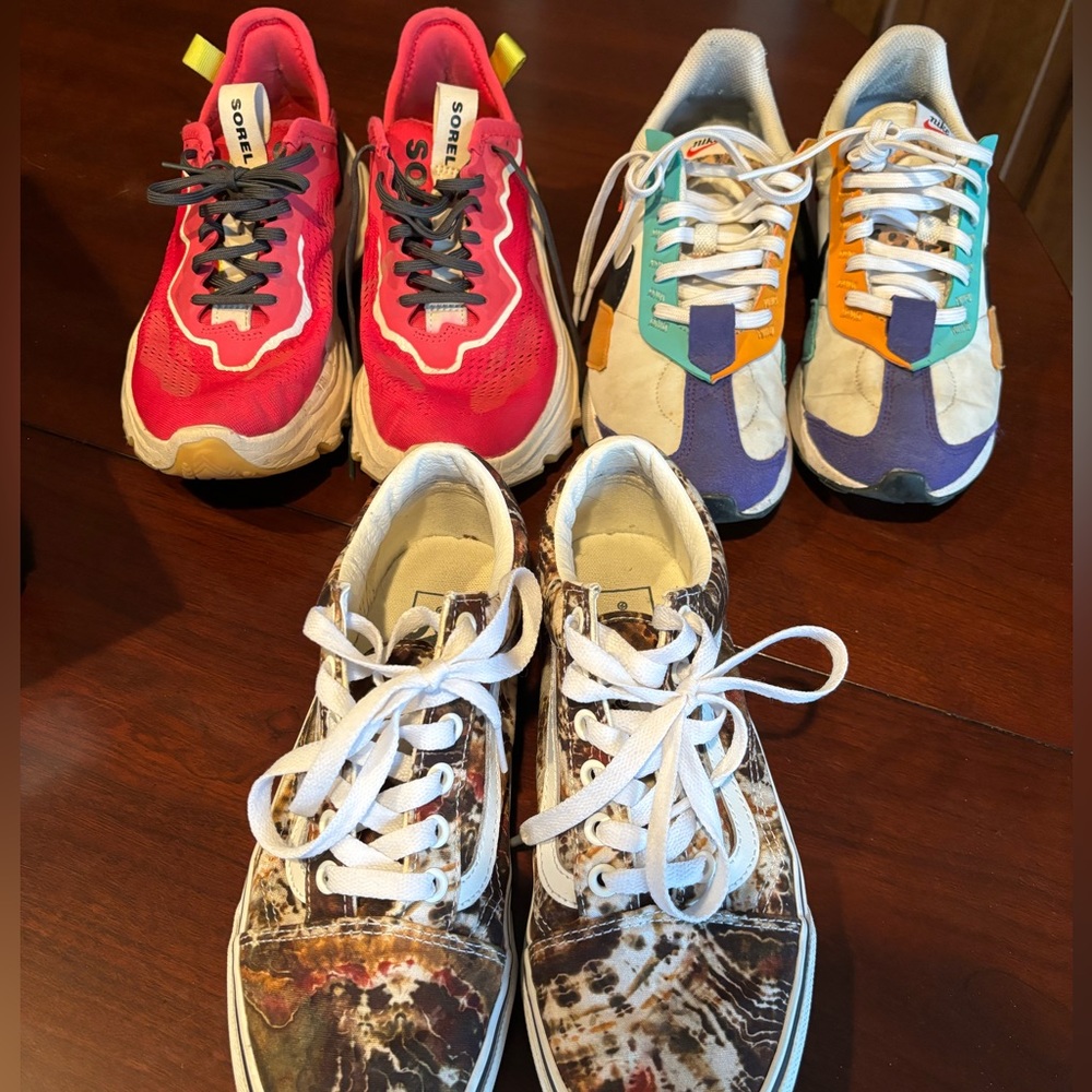 Silly deal-fit  7.5-8 tennis shoe/sneaker bundle!